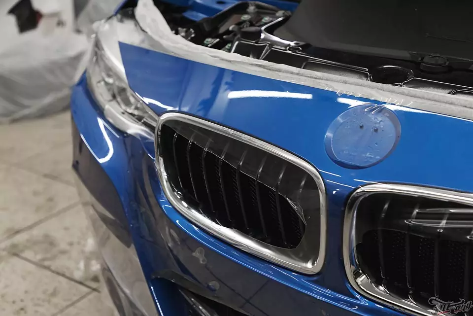 BMW 3. Оклейка передней части в антигравийную плёнку Suntek PPF + покрытие остальной части кузова керамическим составом.